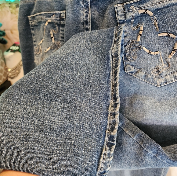 Cowgirl Jeans - Picture 4 of 7